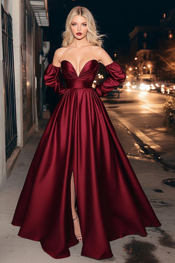 Burgundy Satin Stropløs Ruched A-Line Lang Gallakjole med Slids